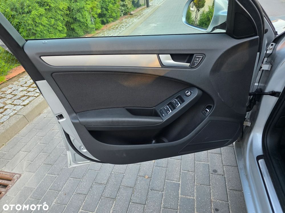 Audi A4 Limousine - 14