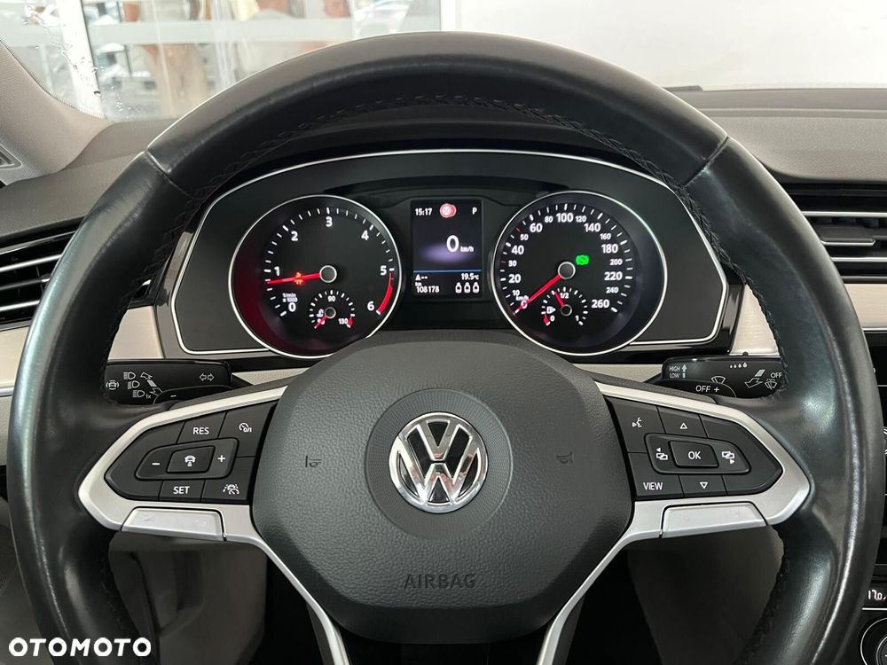 Volkswagen Passat 2.0 TDI Elegance DSG - 24