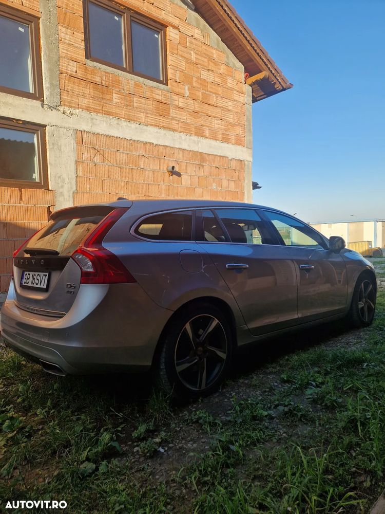 Volvo V60 D6 Plug-In-Hybrid AWD Geartronic Momentum - 4