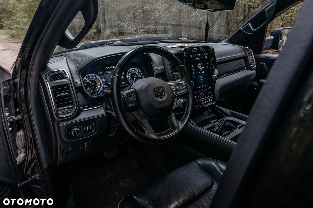 RAM 1500 Crew Cab Shortbed Limited - 24
