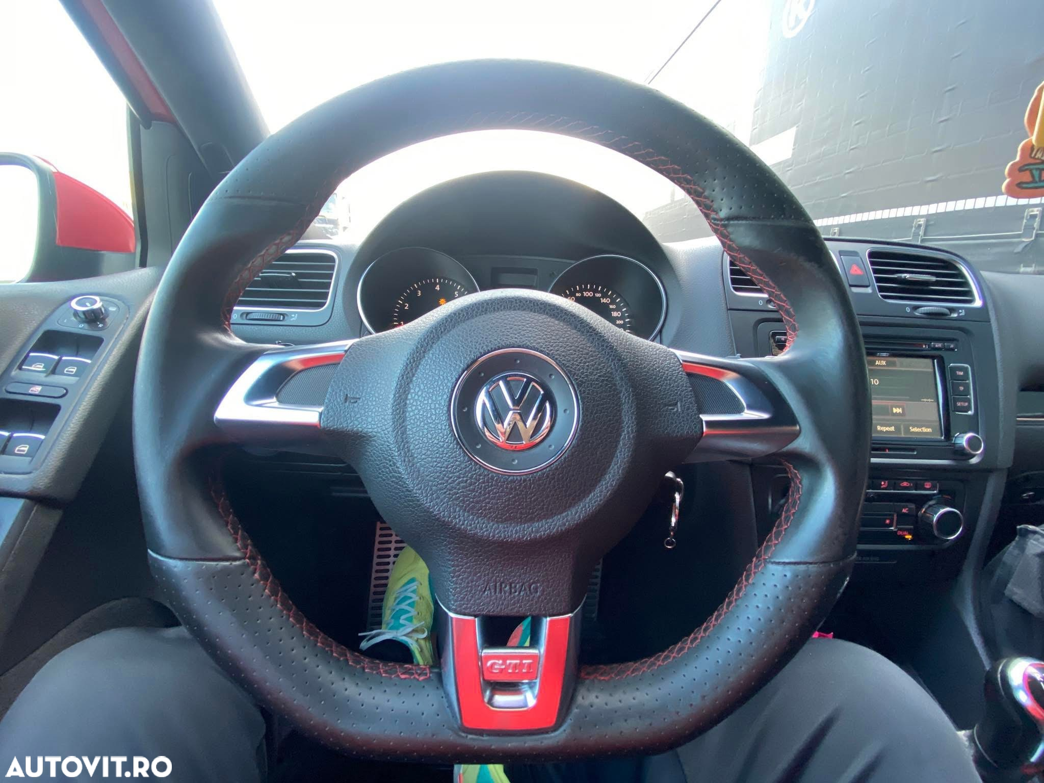 Volkswagen Golf - 10