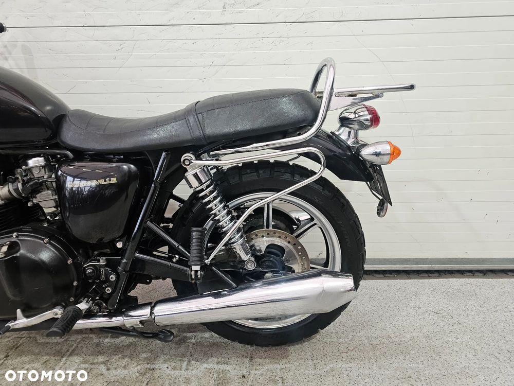 Triumph Bonneville - 9