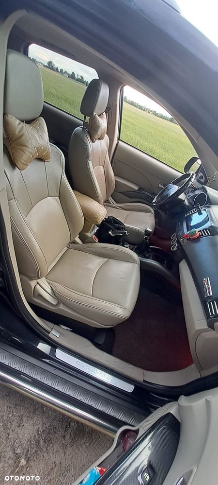 Mitsubishi Outlander 2.0 DID Intense + SE - 10