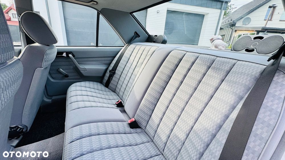 Mercedes-Benz W201 (190) - 13