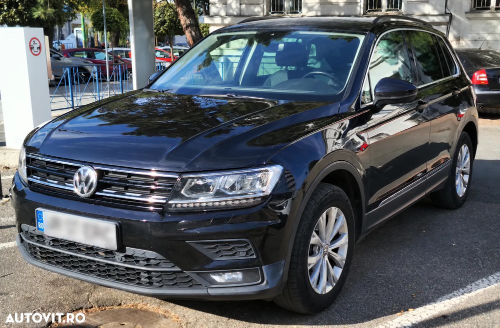 Volkswagen Tiguan - 1