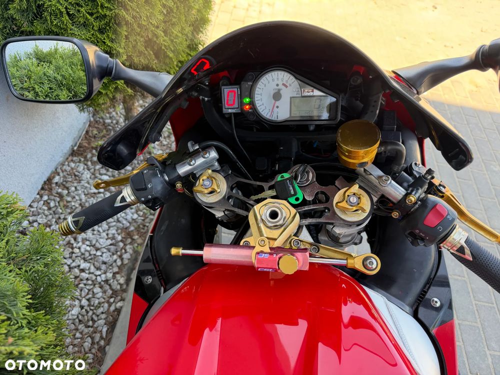Suzuki GSX-R - 22