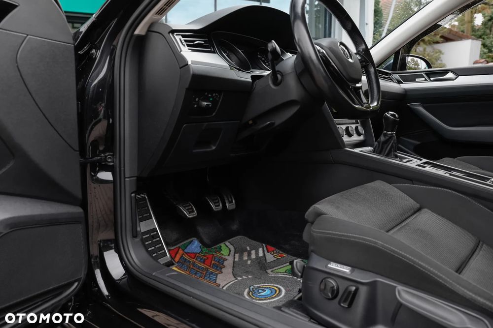 Volkswagen Passat - 16
