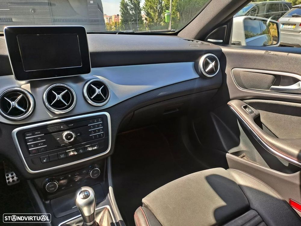 Mercedes-Benz CLA 180 d Shooting Brake AMG Line - 15