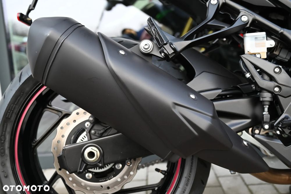 Suzuki GSX - 27
