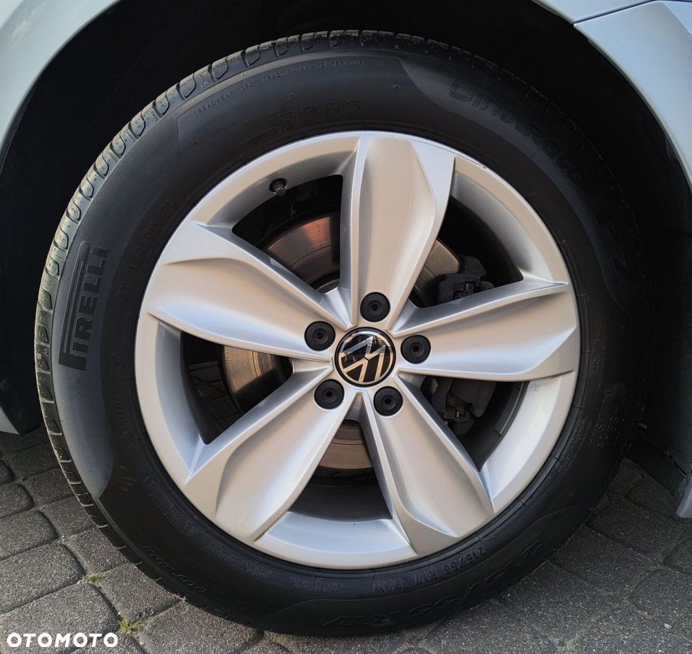 Volkswagen Passat - 27