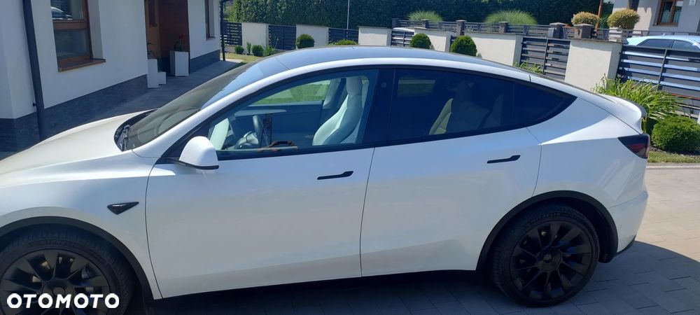 Tesla Model Y Long Range AWD - 5