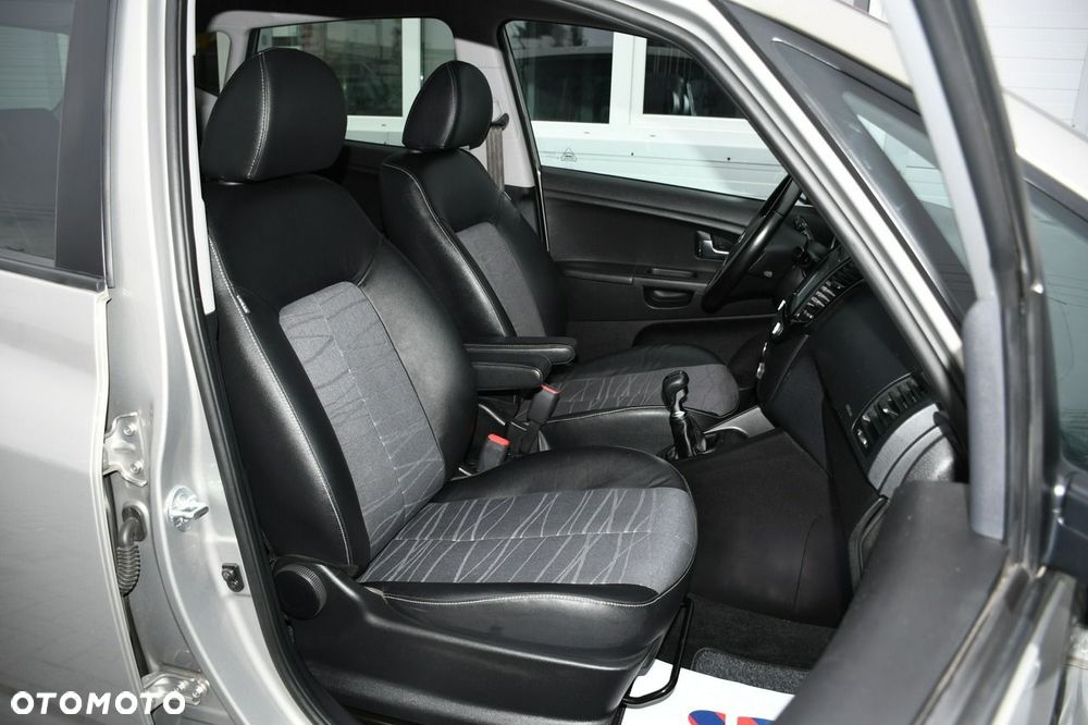 Kia Venga - 28
