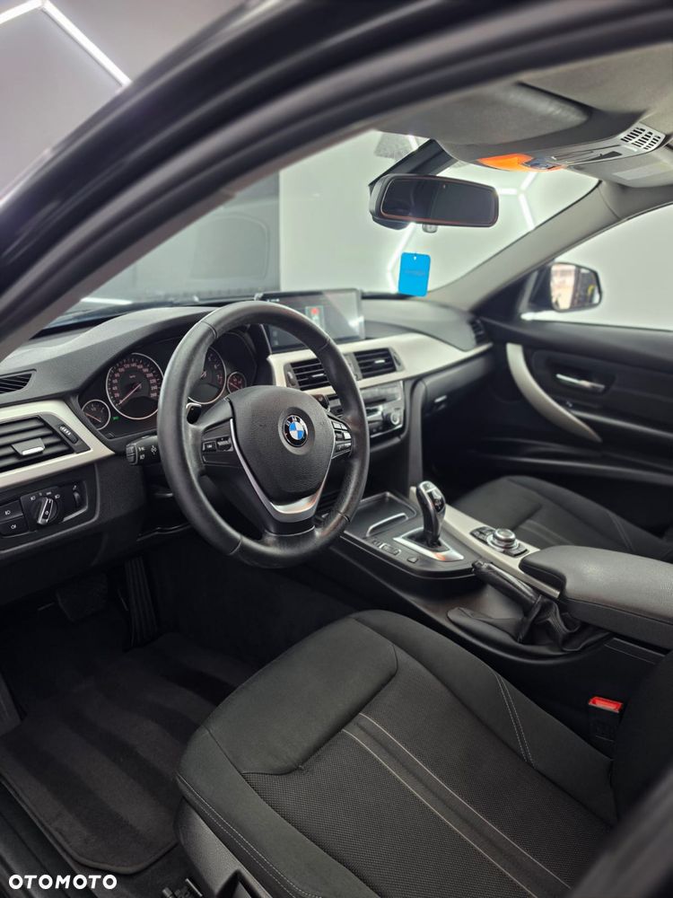 BMW Seria 3 320i - 7