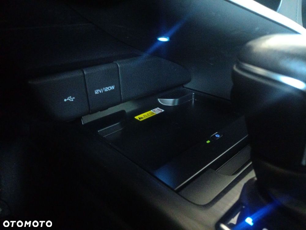 Toyota Camry 2.5 Hybrid Executive CVT - 16