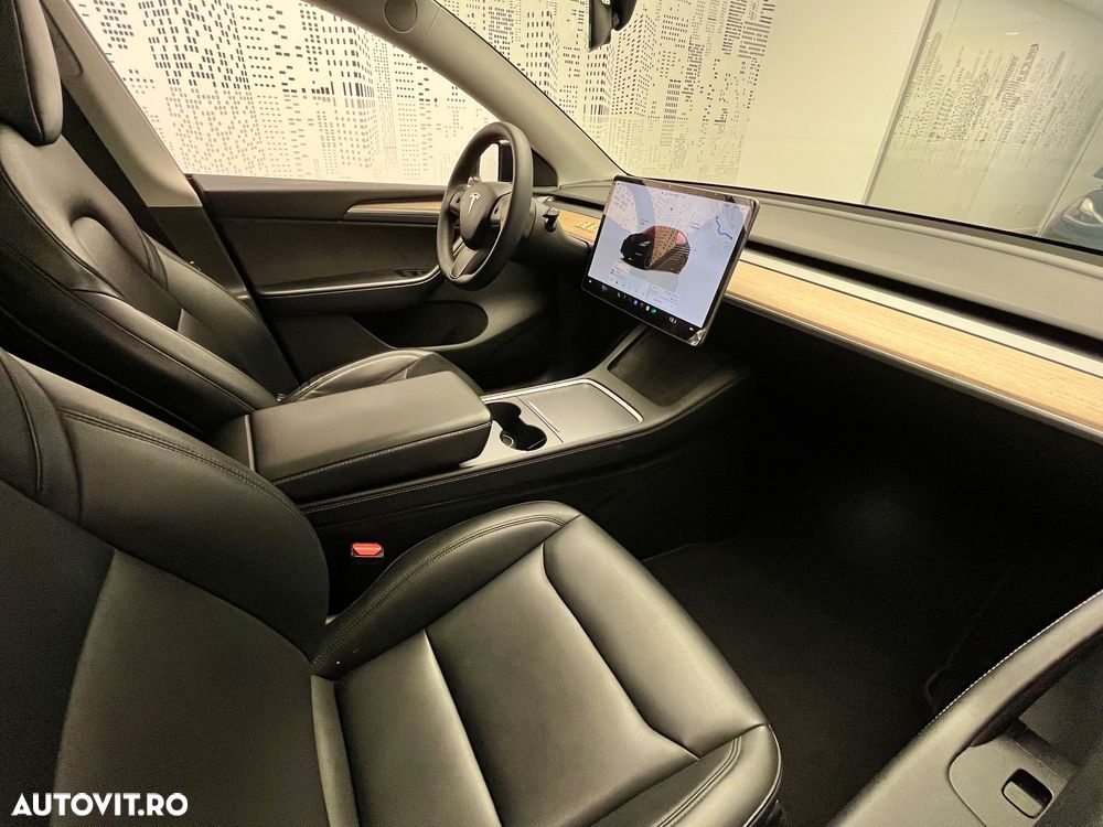 Tesla Model Y Long Range RWD - 14