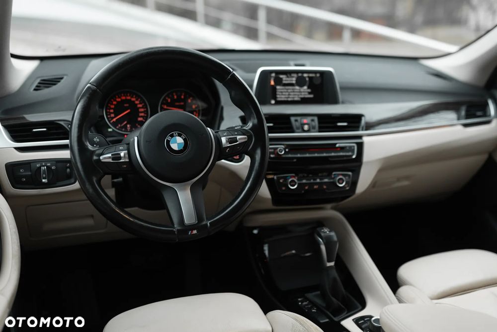 BMW X1 sDrive20i GPF xLine - 13