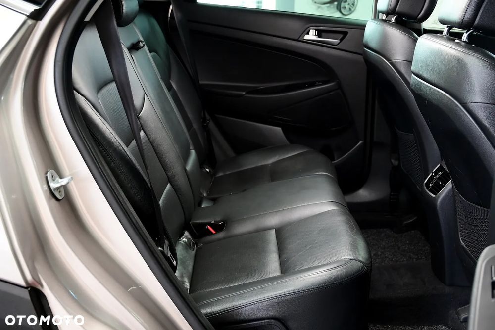 Hyundai Tucson 1.7 CRDI BlueDrive Style 2WD - 23