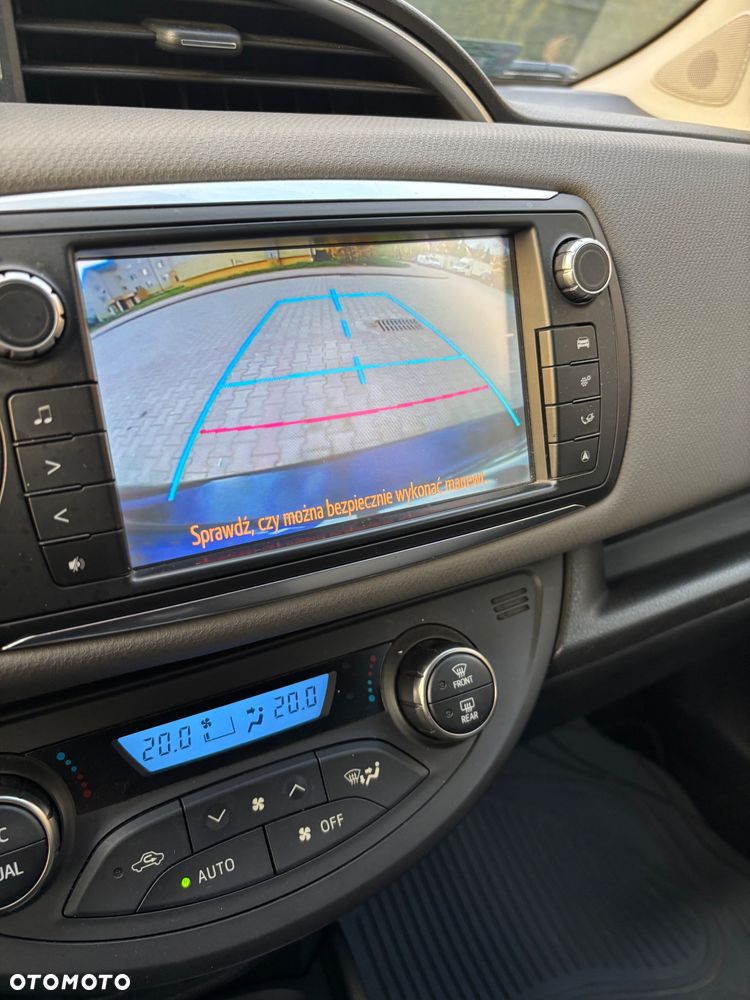 Toyota Yaris Hybrid 100 Premium EU6 - 7