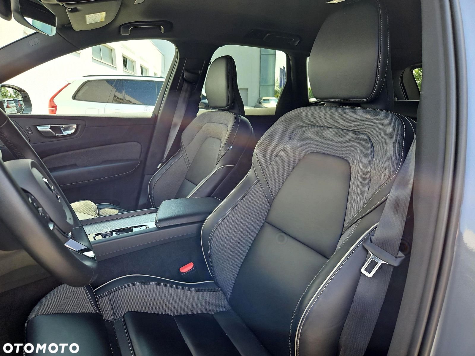 Volvo XC 60 B4 B R-Design - 15