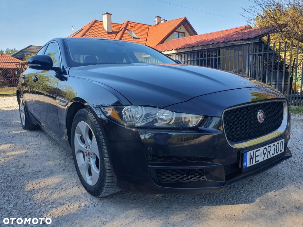 Jaguar XE 2.0 T R-Sport - 2