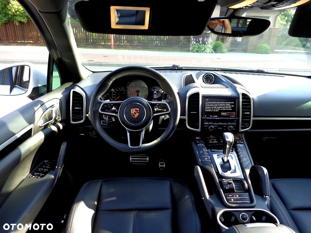 Porsche Cayenne - 25