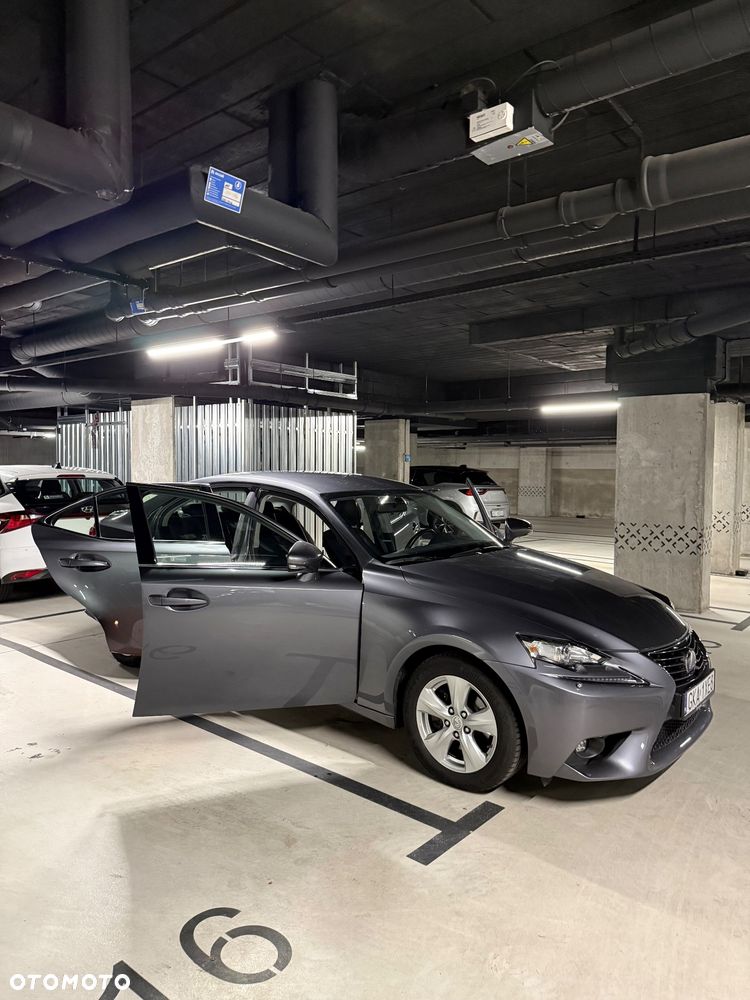 Lexus IS 300h Elite - 11