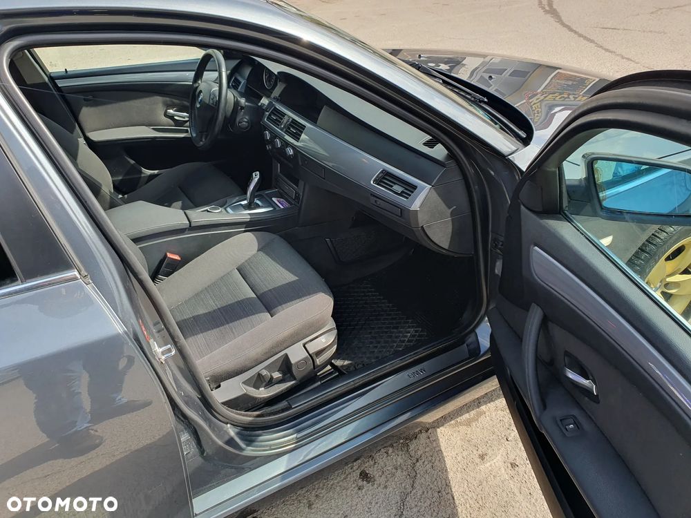 BMW Seria 5 525d - 12