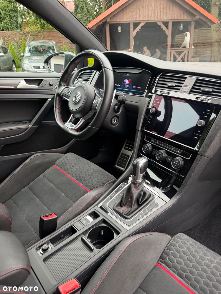 Volkswagen Golf - 32