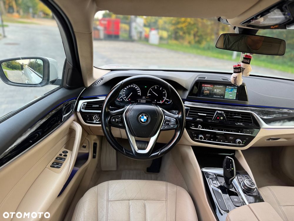 BMW Seria 5 520d M Sport - 24