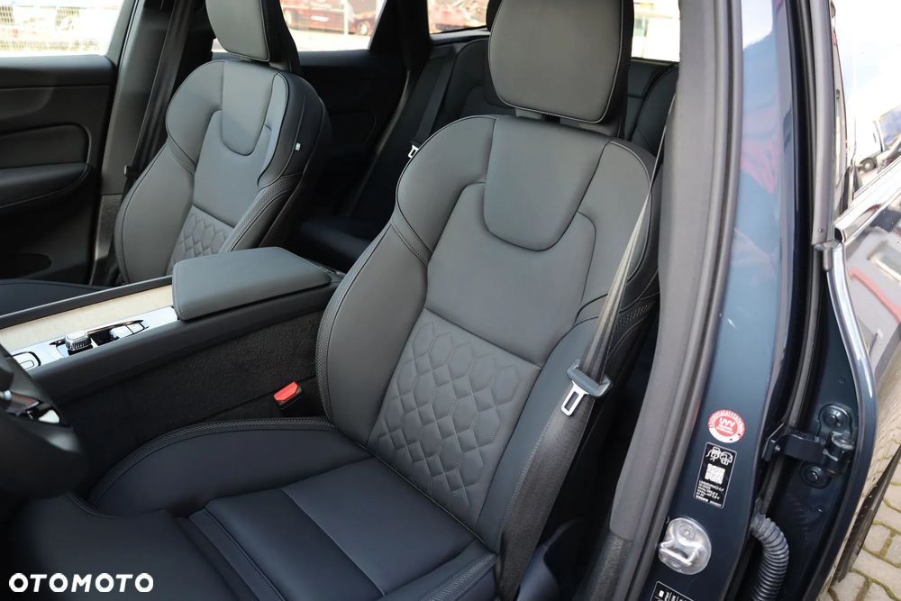Volvo XC 60 T8 AWD Plus Dark - 21