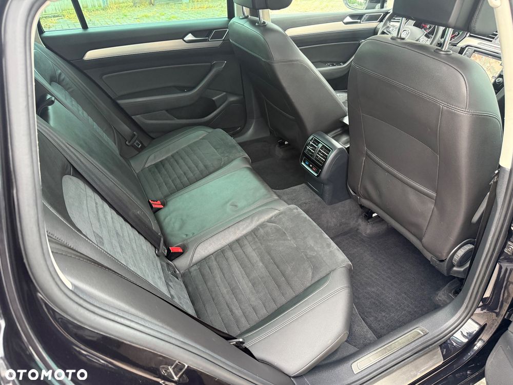 Volkswagen Passat 2.0 TDI SCR 4Motion DDG Highline - 16