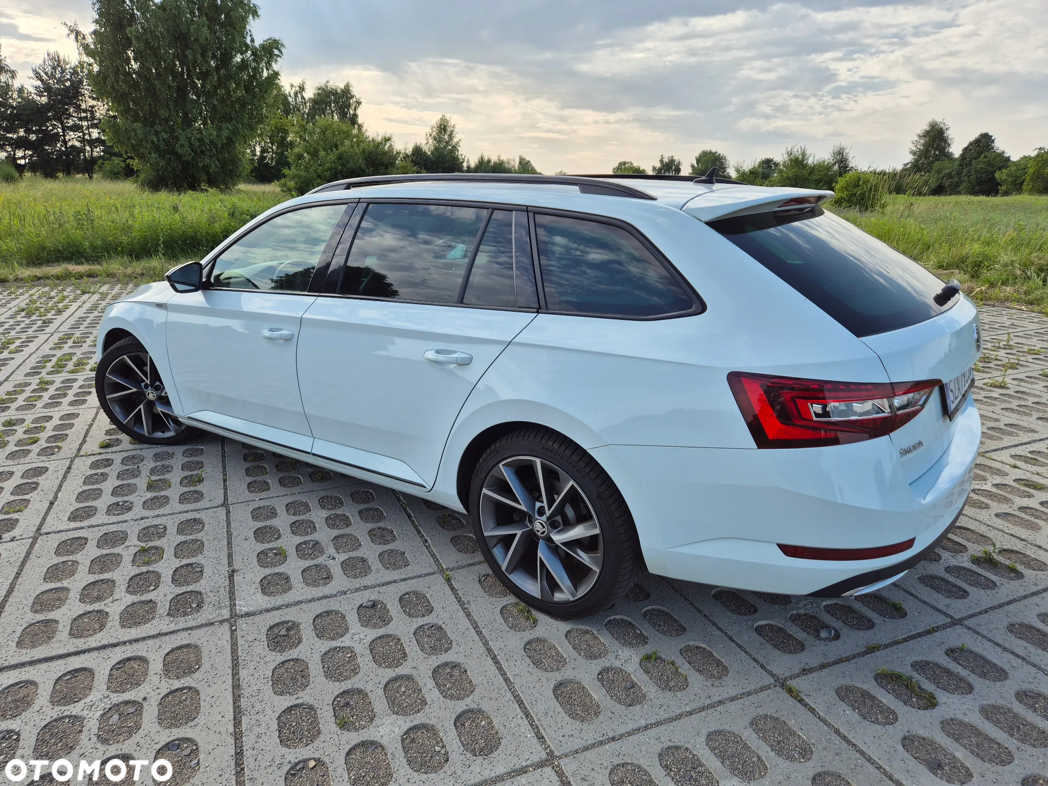 Skoda Superb 2.0 TDI 4x4 DSG Sportline - 28