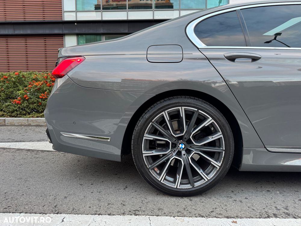 BMW Seria 7 745e - 36
