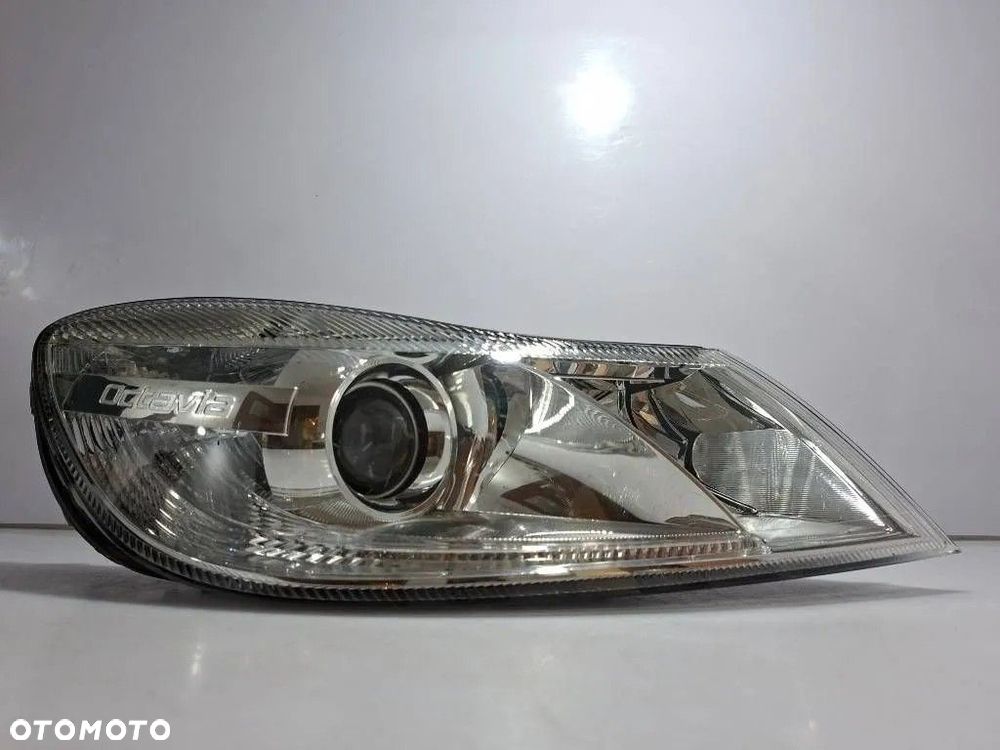 Skoda Octavia Mk2 (1Z) 2008 Reflektor lampa prawy przód 1Z1941018S - 4