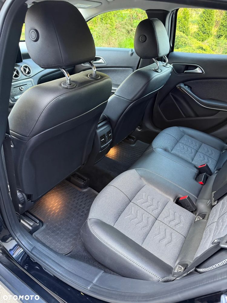 Mercedes-Benz GLA 200 7G-DCT - 10