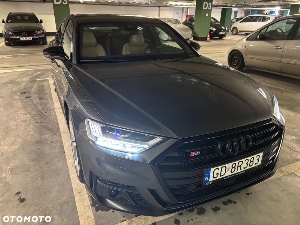 Audi S8 - 12