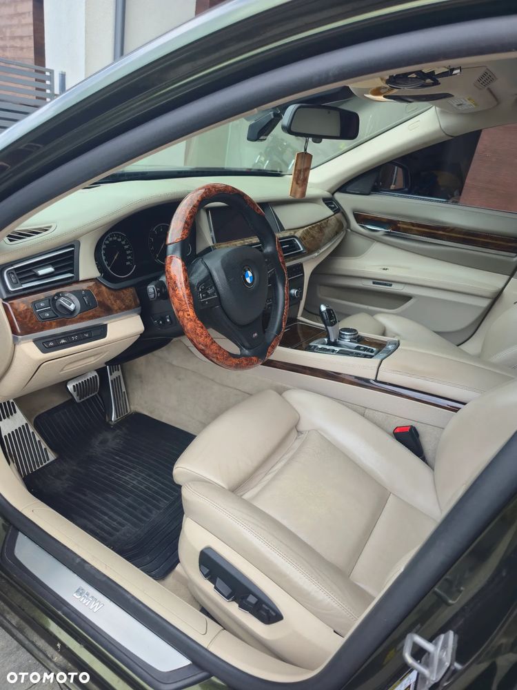 BMW Seria 7 750Li - 5