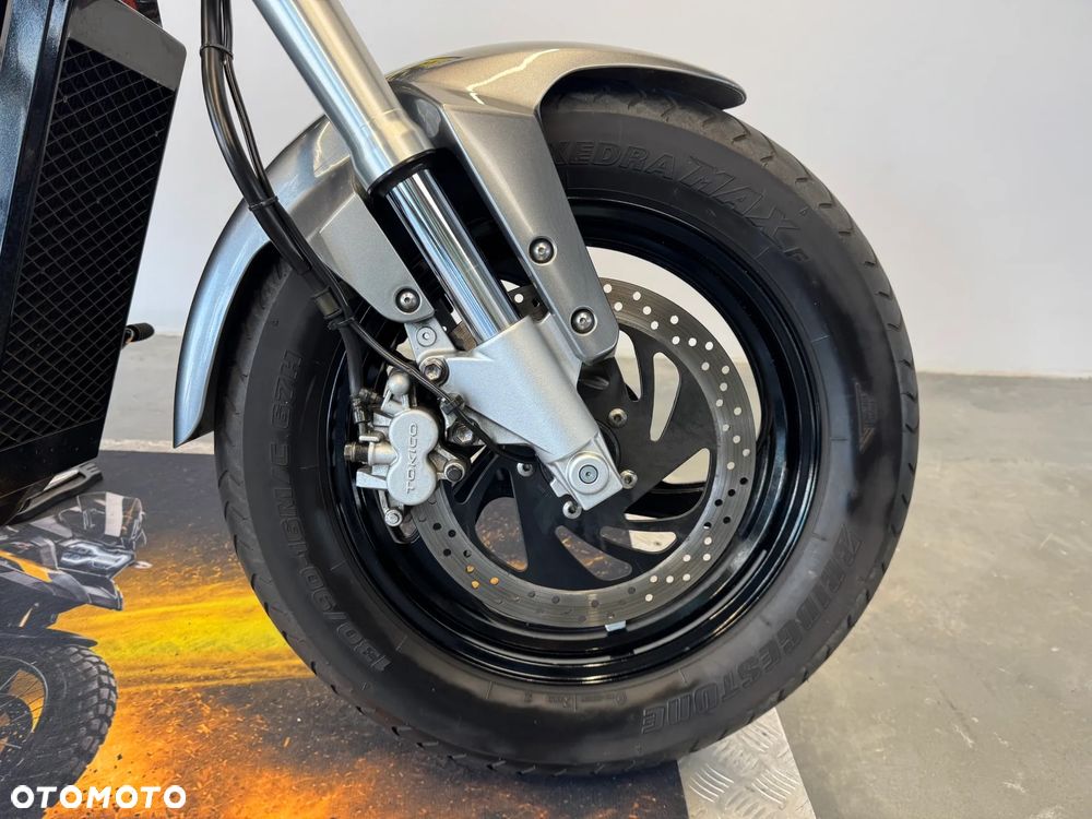 Suzuki Intruder - 8
