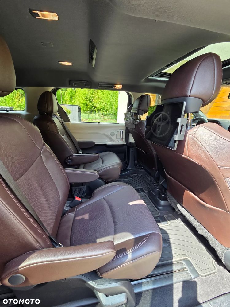Toyota Sienna 2.7 - 18