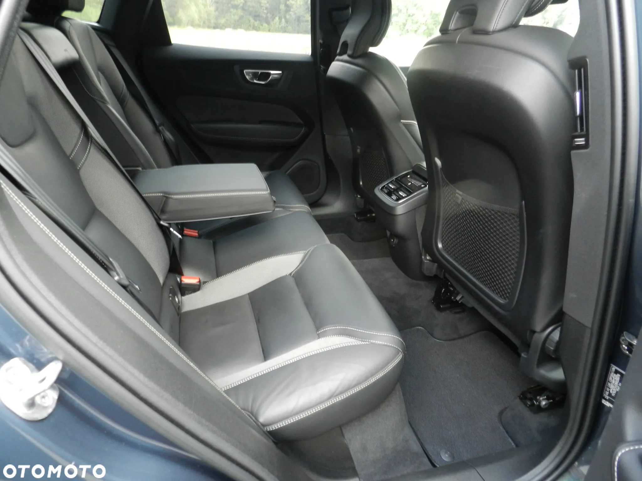 Volvo XC 60 B4 D AWD Plus Dark - 17