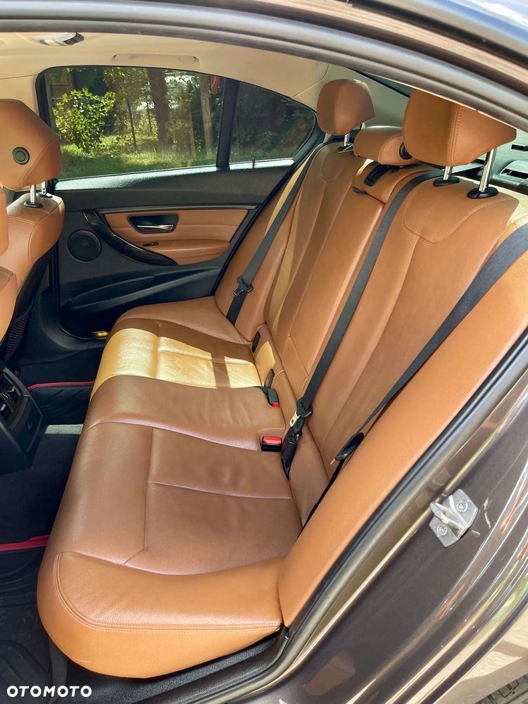 BMW Seria 3 328i Luxury Line - 12