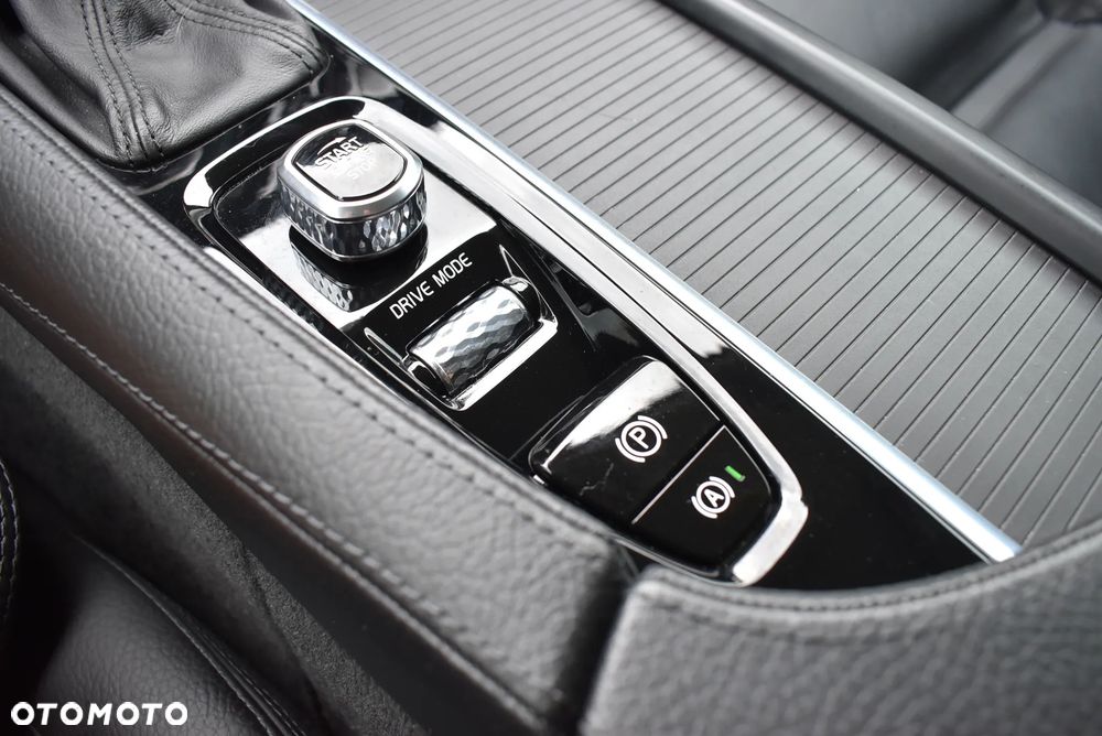 Volvo S90 D4 Geartronic Momentum Pro - 26