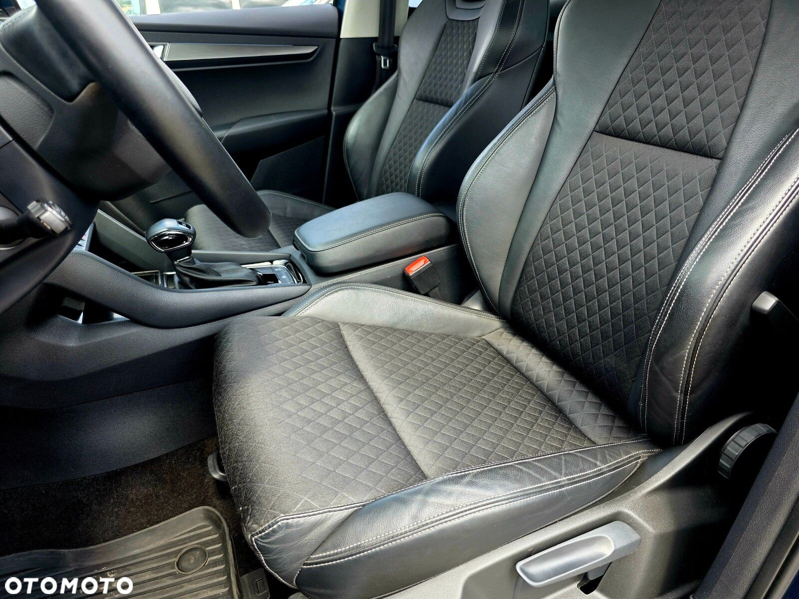 Skoda Karoq 1.5 TSI ACT 4x2 Style DSG - 26