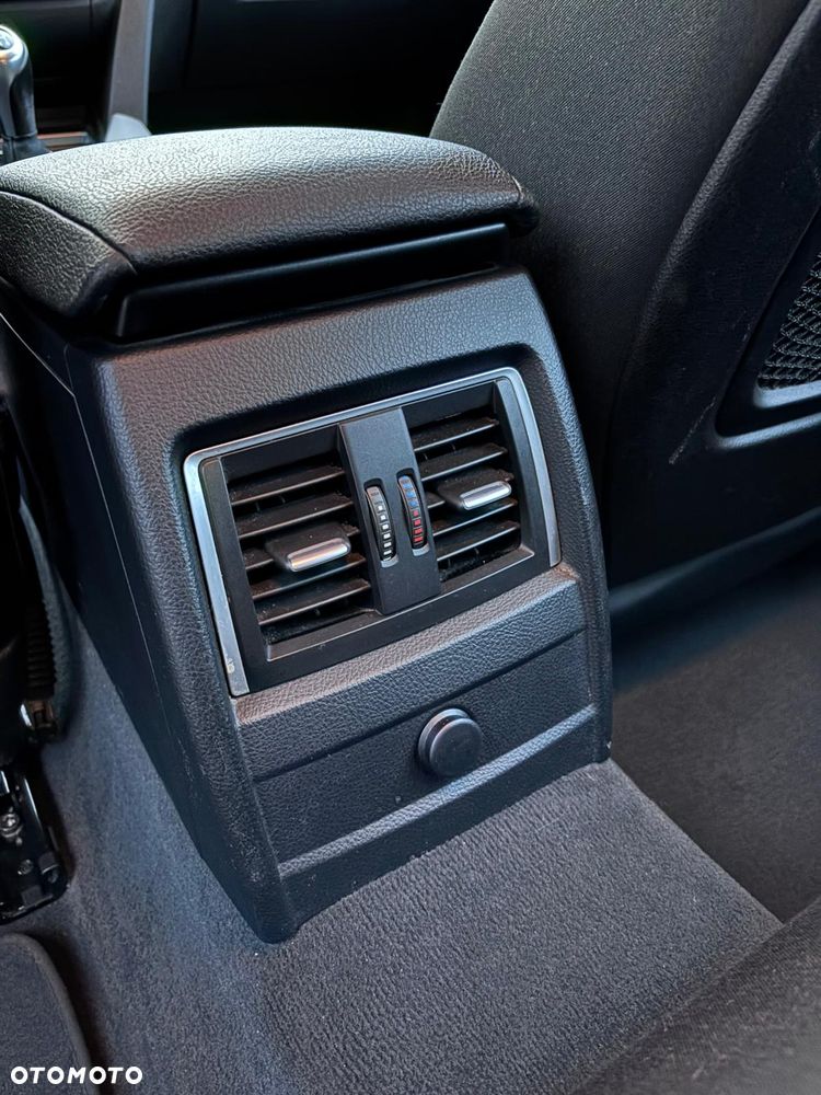 BMW Seria 3 318d - 30