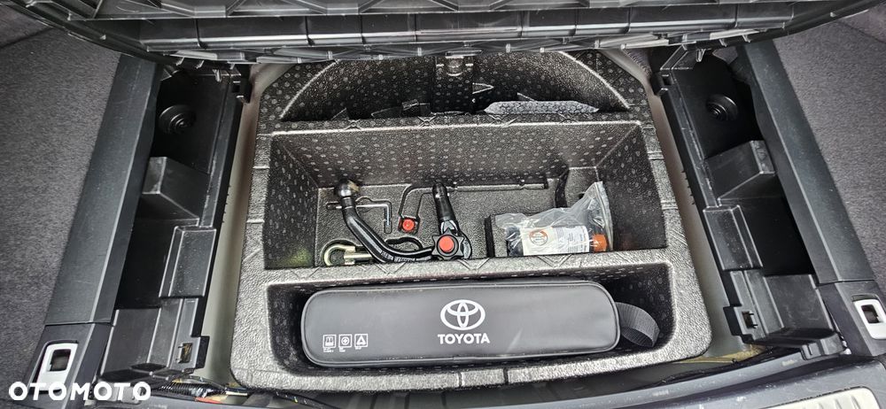 Toyota Avensis 2.0 D-4D Selection - 16