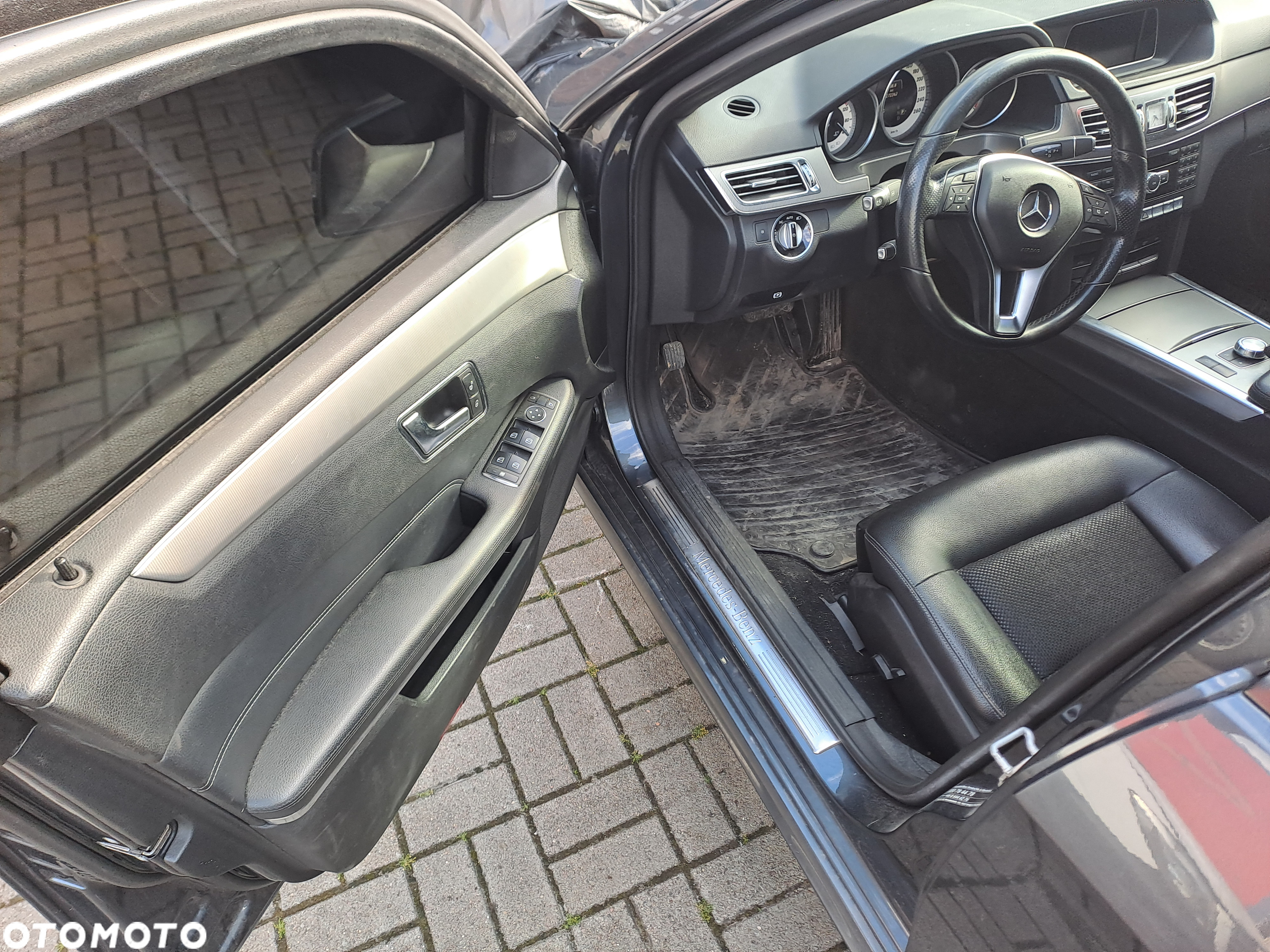 Mercedes-Benz Klasa E 220 T CDI DPF BlueEFFICIENCY 7G-TRONIC - 24