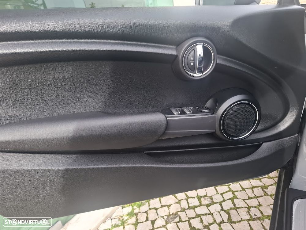 MINI Cabrio Cooper Essential - 38