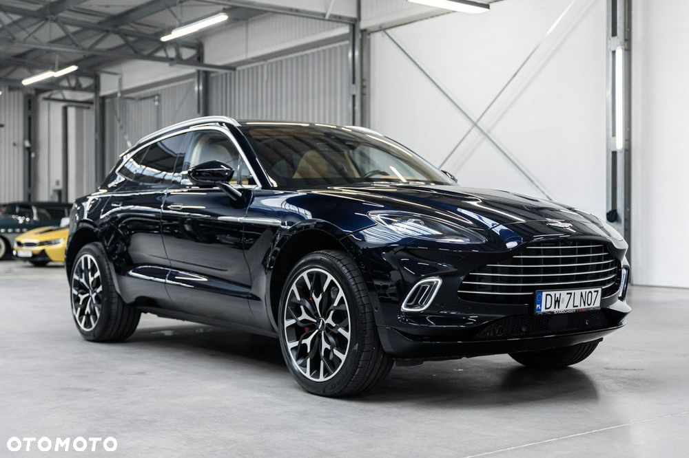 Aston Martin DBX - 5