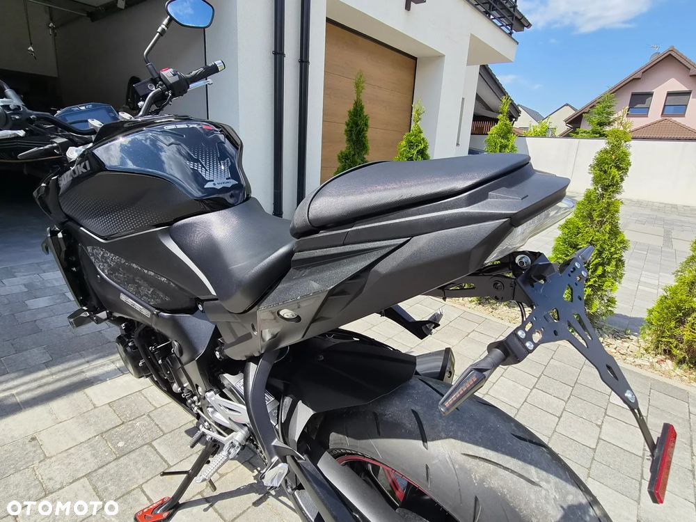 Suzuki GSX - 26