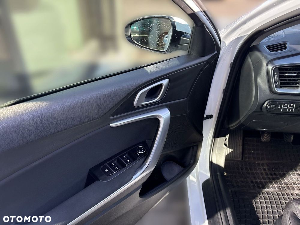 Kia Ceed - 10